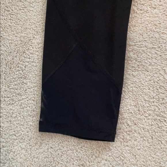 Black Crop Leggings with Mesh pocket and detail - Picture 4 of 4